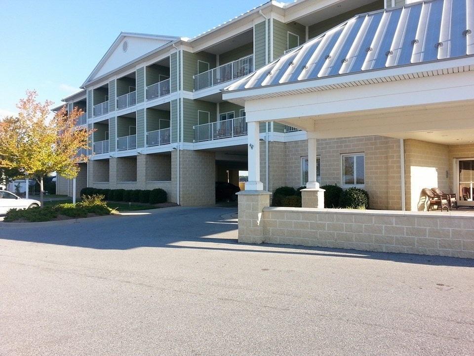 Island Inn & Suites, Ascend Hotel Collection Piney Point Eksteriør bilde