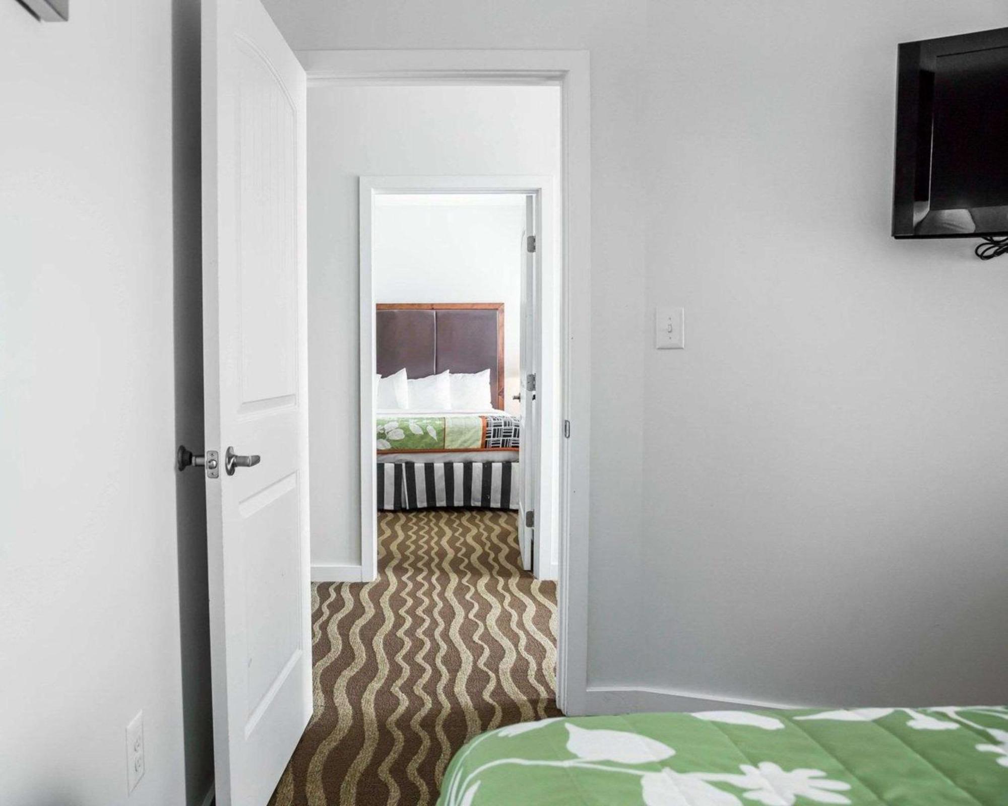 Island Inn & Suites, Ascend Hotel Collection Piney Point Eksteriør bilde