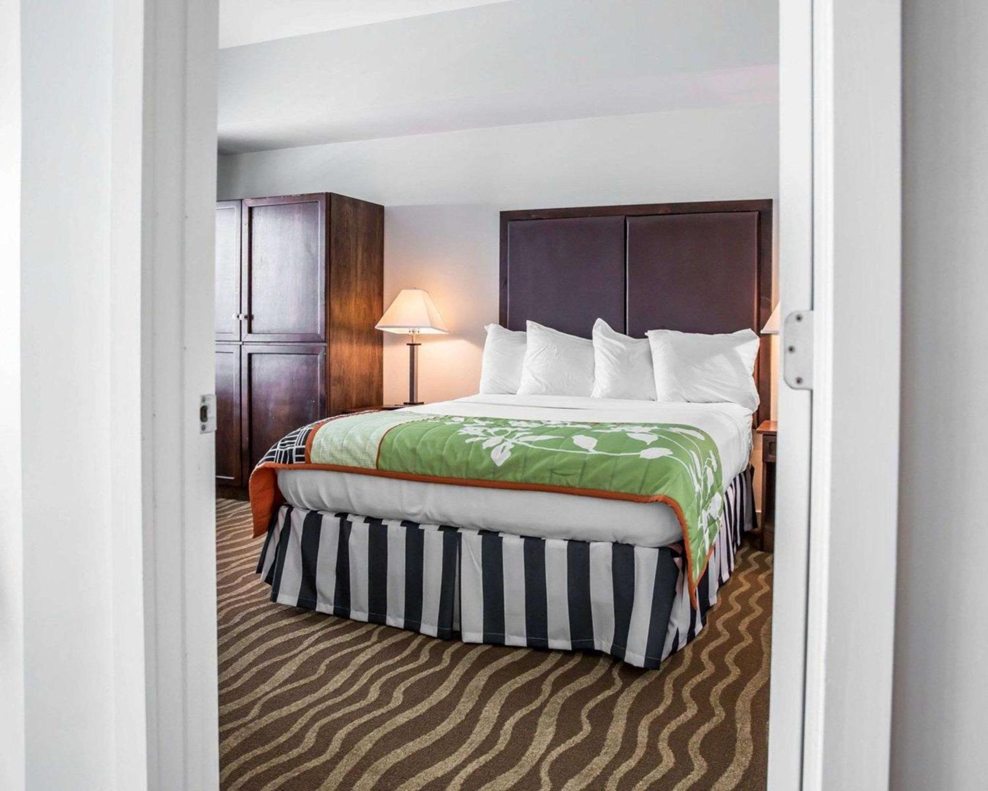 Island Inn & Suites, Ascend Hotel Collection Piney Point Eksteriør bilde