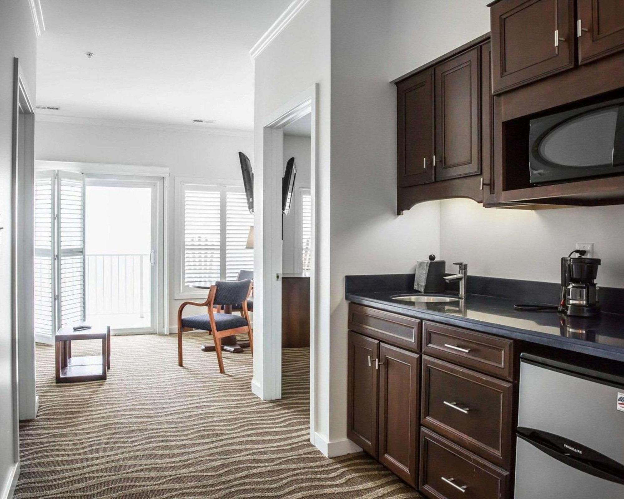 Island Inn & Suites, Ascend Hotel Collection Piney Point Eksteriør bilde