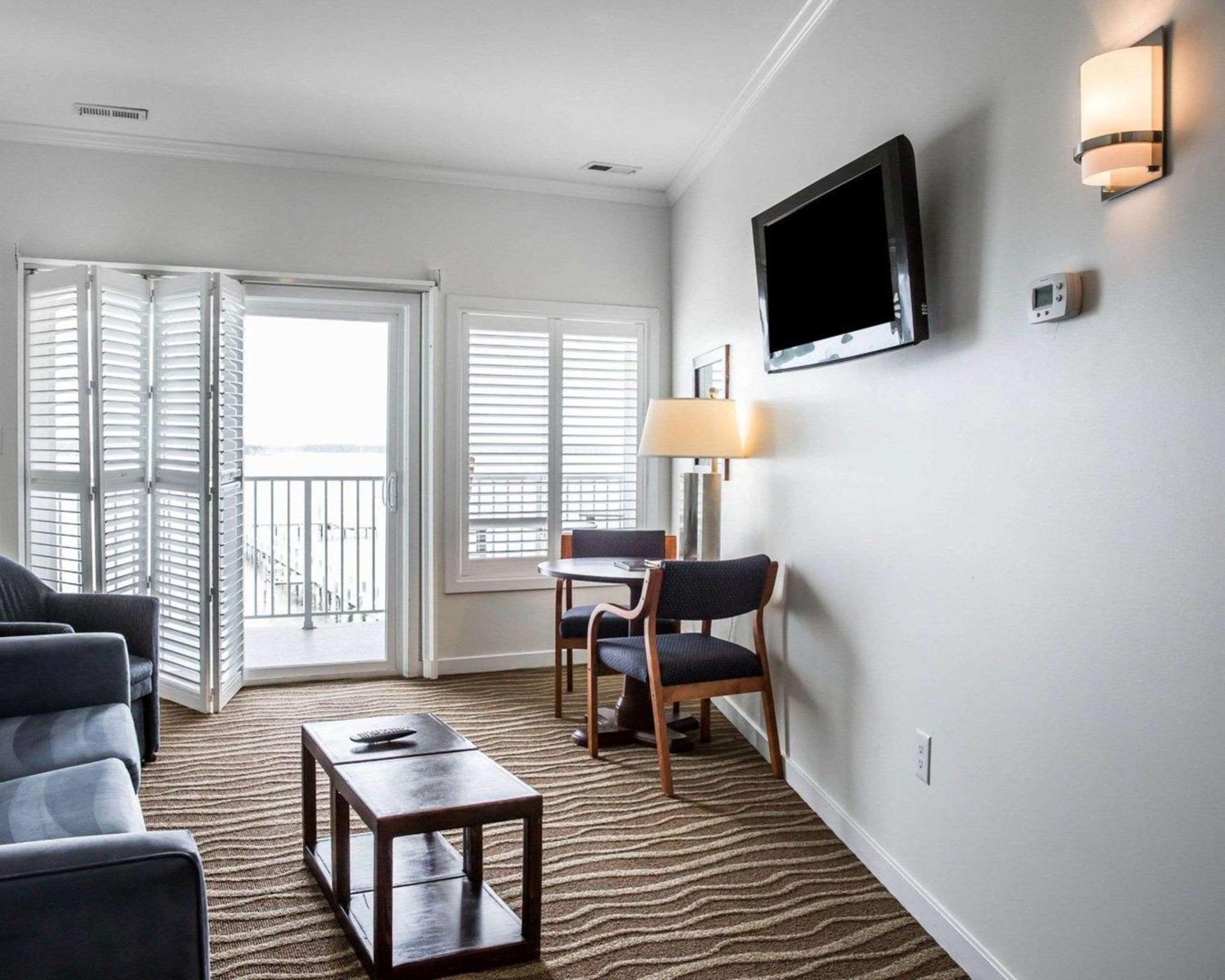 Island Inn & Suites, Ascend Hotel Collection Piney Point Eksteriør bilde