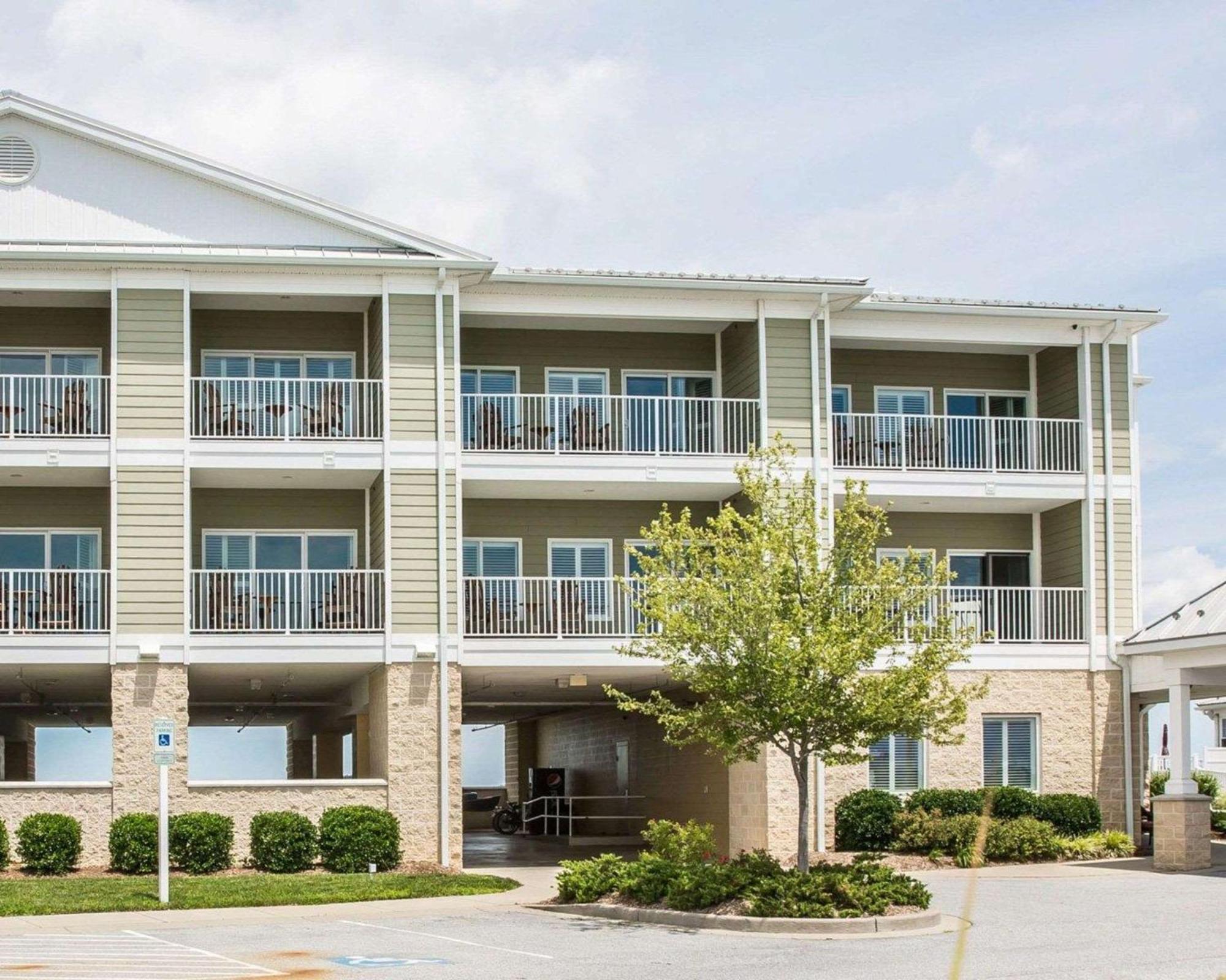 Island Inn & Suites, Ascend Hotel Collection Piney Point Eksteriør bilde